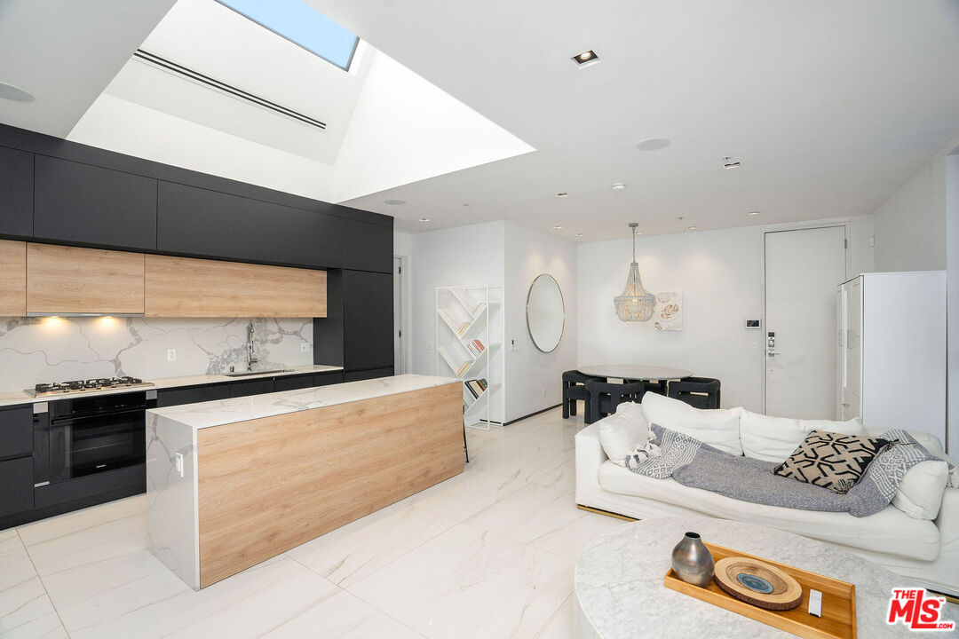 Condominium, 1253 Sweetzer ave, West Hollywood , CA 90069 - 1