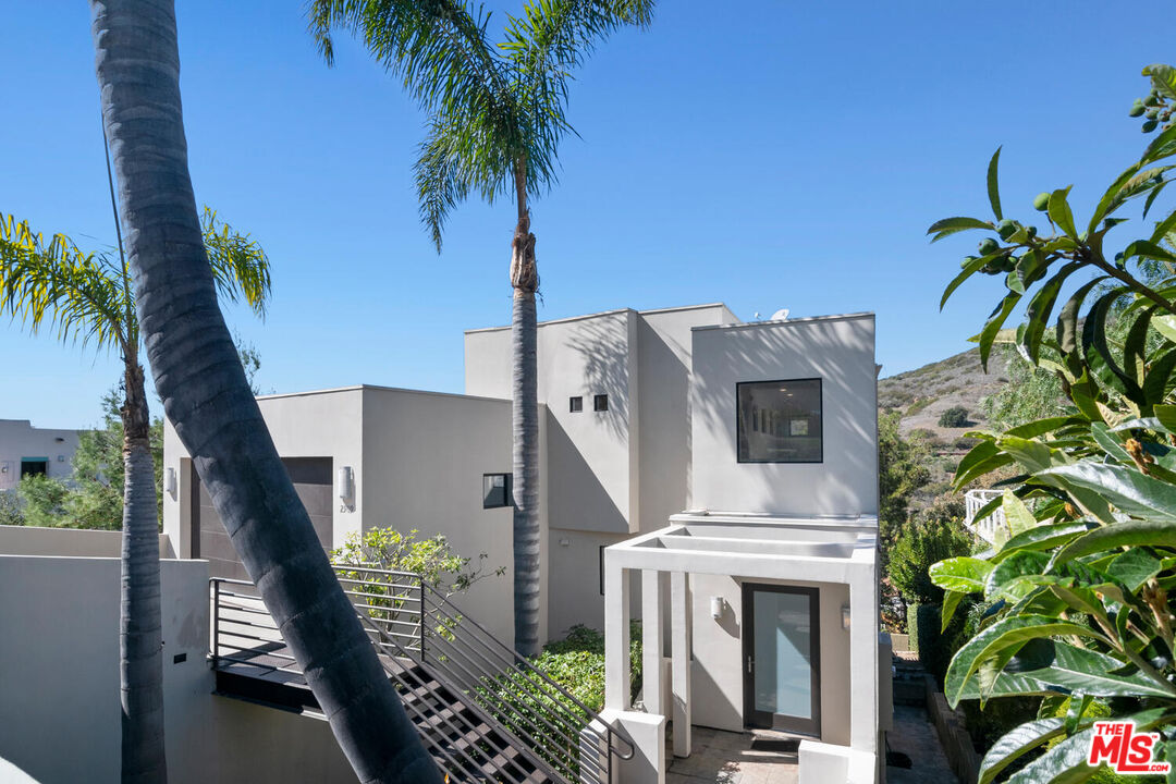 Single Family Residence, 2909 Valmere dr, Malibu, CA 90265 - 1