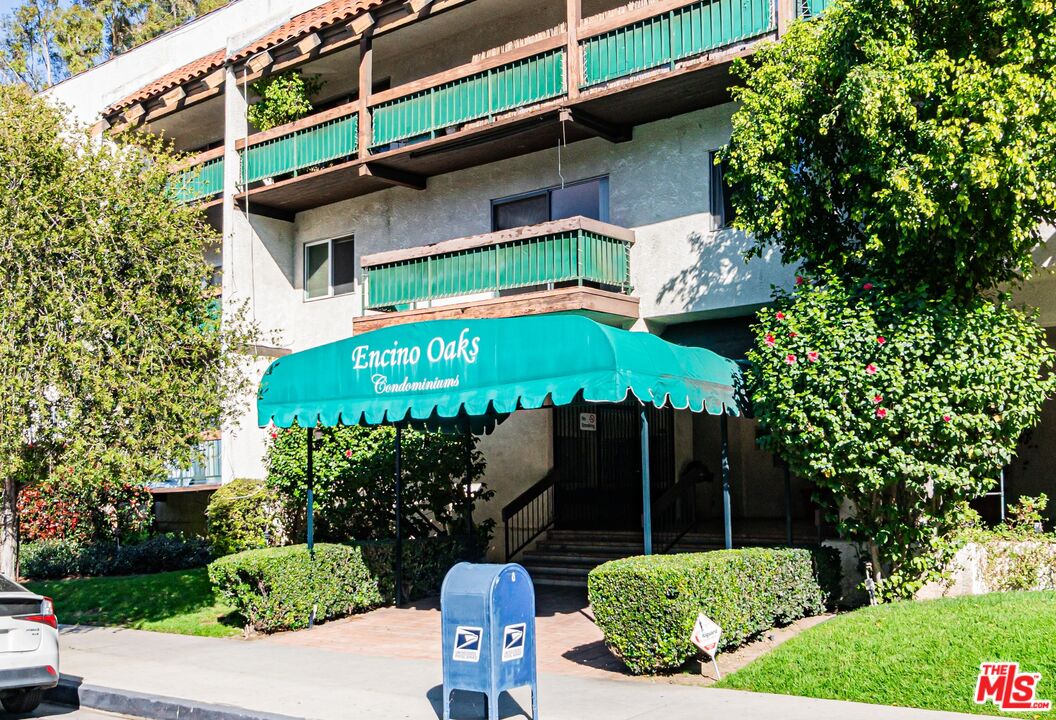 Condominium, 5460 White Oak ave, Encino, CA 91316 - 1