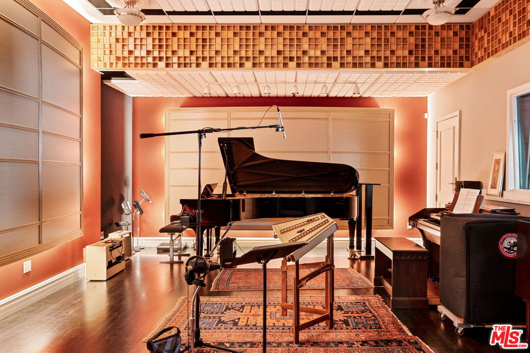 Single Family Residence, 110 Brighton st, Burbank, CA 91506 - 1