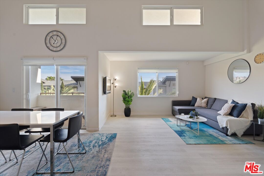 Condominium, 13200 Pacific Promenade prome, Playa Vista, CA 90094 - 1