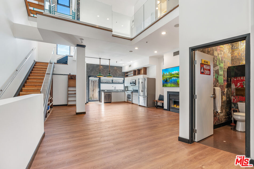 Condominium, 815 Hampton dr, Venice, CA 90291 - 1