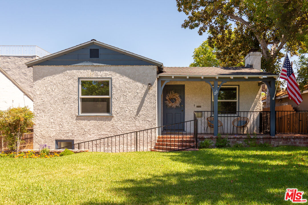 Single Family Residence, 210 Naomi st, Burbank, CA 91505 - 1