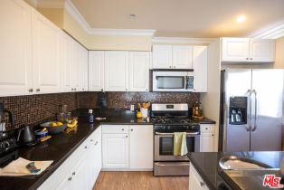 Residential Income, 305 Reeves dr, Beverly Hills, CA 90212 - 4