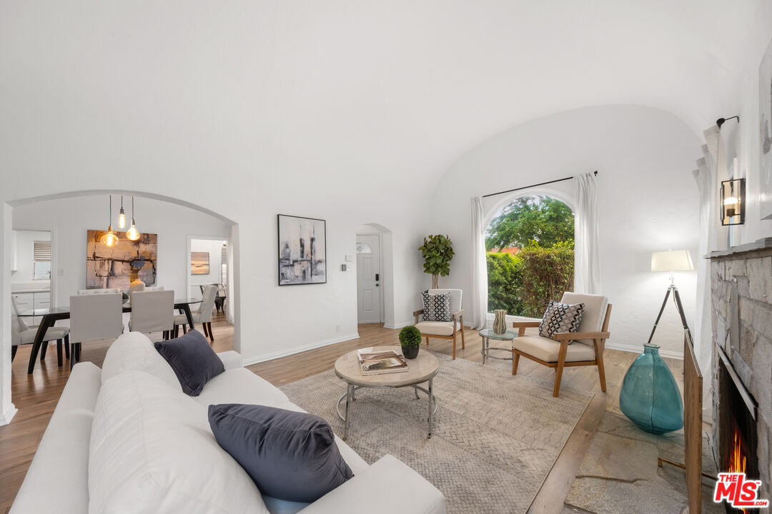 Single Family Residence, 205 Hamel dr, Beverly Hills, CA 90211 - 1