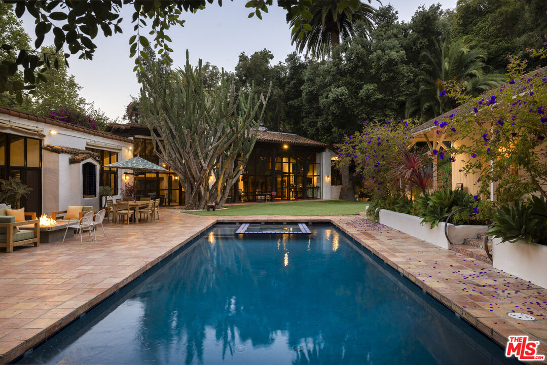 Single Family Residence, 659 Channel rd, Santa Monica, CA 90402 - 1