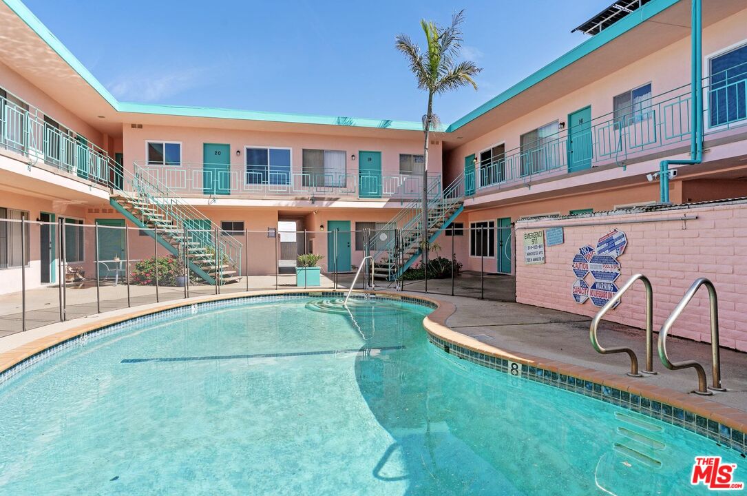 , 7825 Manchester ave, Playa Del Rey , CA 90293 - 1