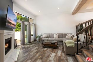 , 18755 Hatteras st, Tarzana, CA 91356 - 4