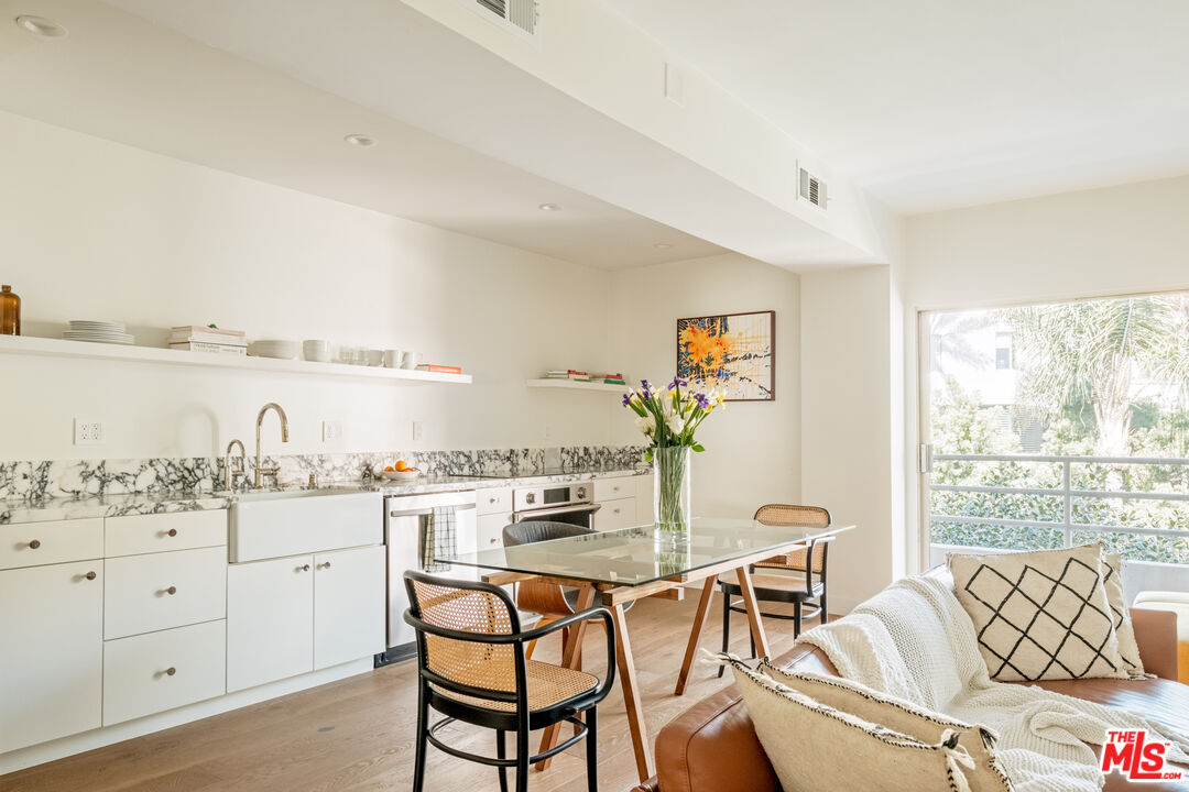 Condominium, 1131 Alta Loma rd, West Hollywood , CA 90069 - 1