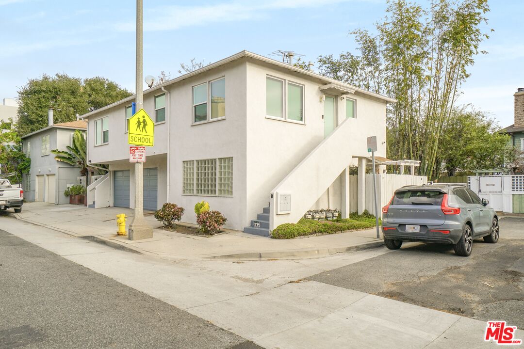 Residential Income, 1423 Cloverfield blvd, Santa Monica, CA 90404 - 1