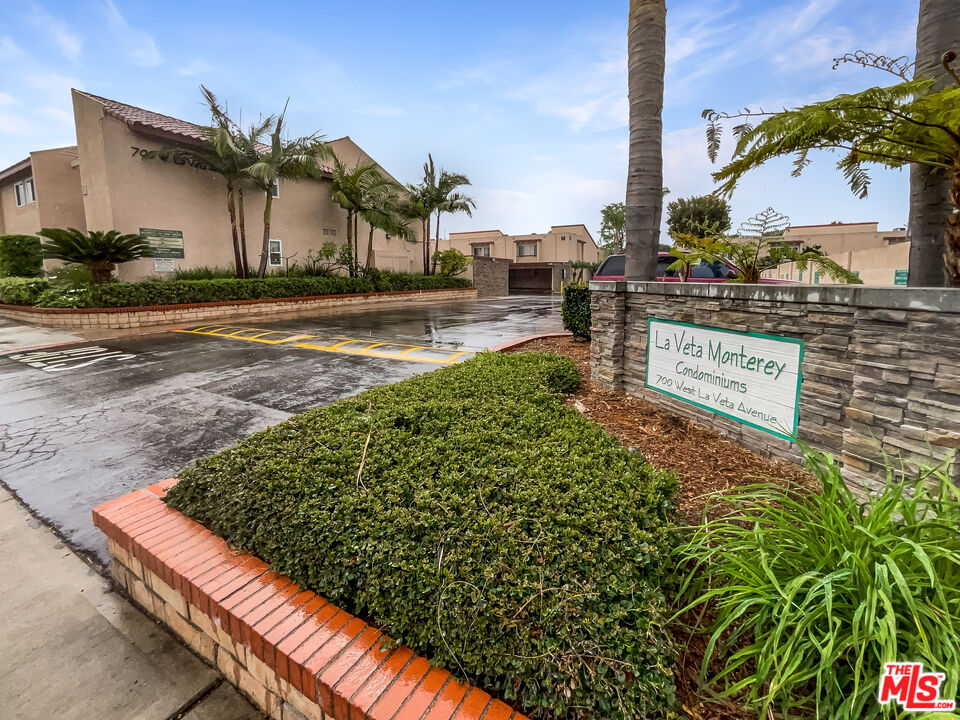 Condominium, 700 La Veta ave, Orange, CA 92868 - 1
