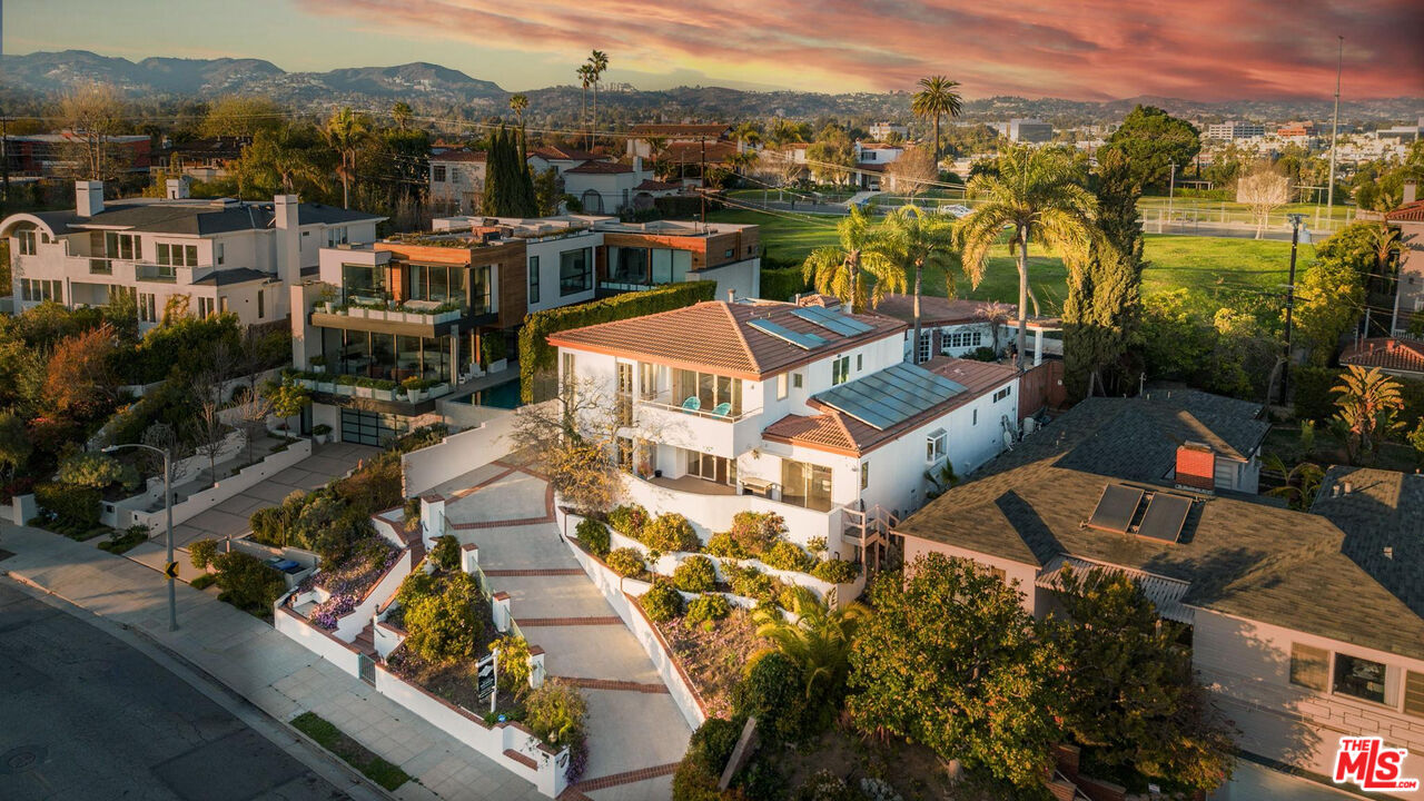 Single Family Residence, 905 Berkeley st, Santa Monica, CA 90403 - 1