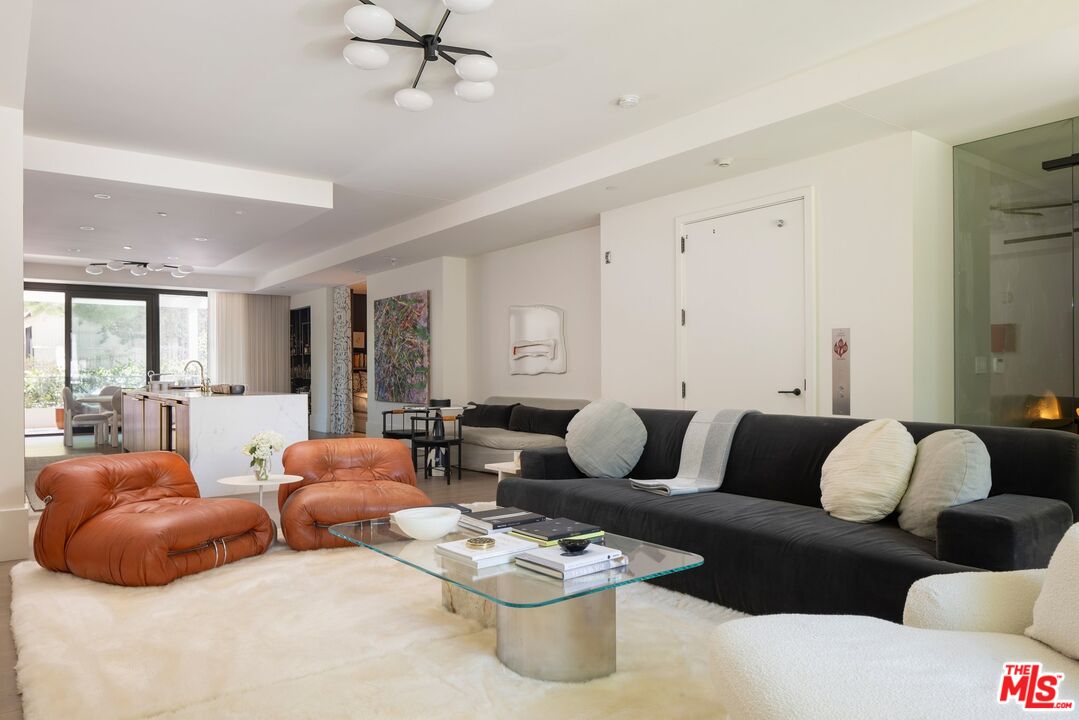 Condominium, 8420 Sunset blvd, West Hollywood , CA 90069 - 1