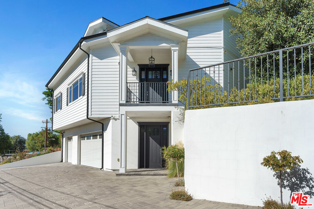 Single Family Residence, 19633 Wells dr, Tarzana, CA 91356 - 1