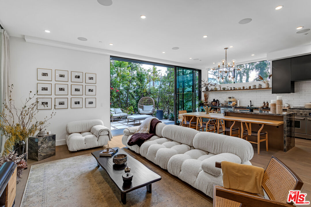 Condominium, 1927 18th st, Santa Monica, CA 90404 - 1