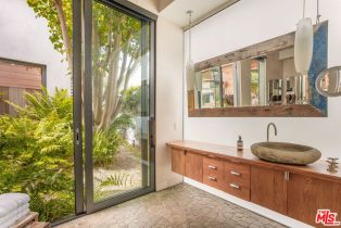 Single Family Residence, 345 Channel rd, Santa Monica, CA 90402 - 24