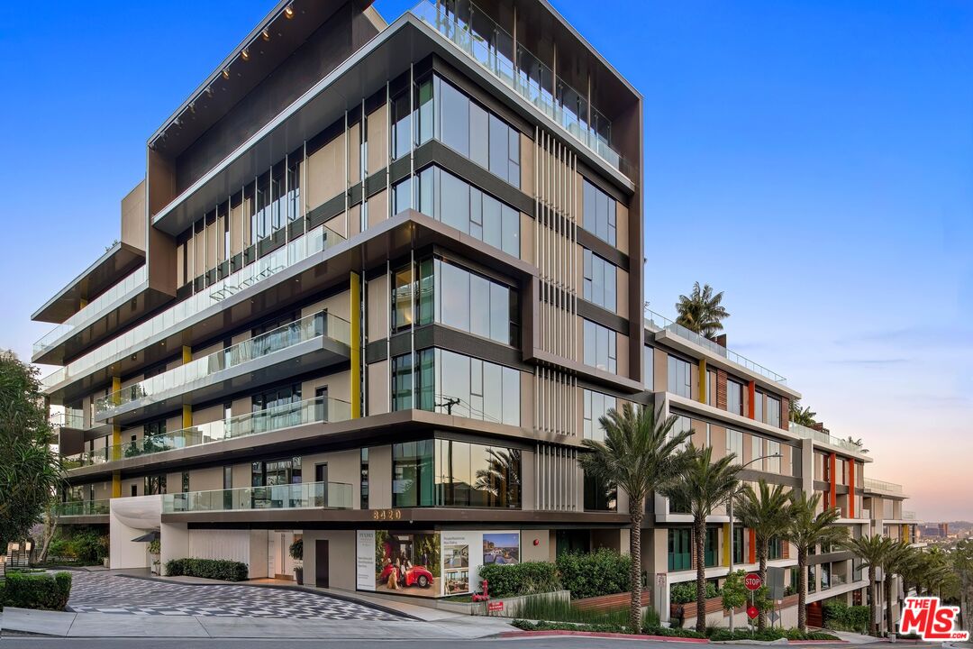 Condominium, 8420 Sunset blvd, West Hollywood , CA 90069 - 1