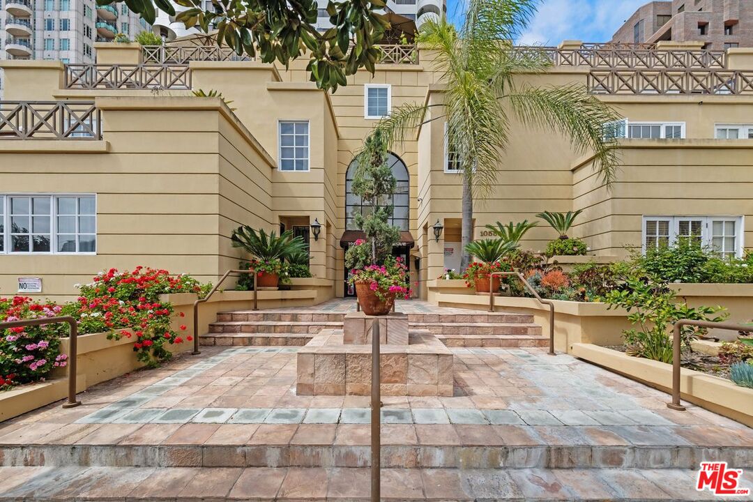 Condominium, 10555 Ashton ave, Westwood, CA 90024 - 1