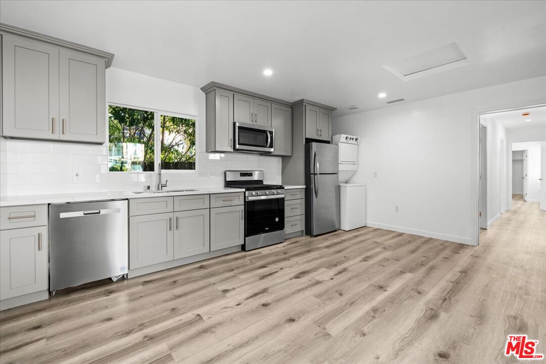 Single Family Residence, 4037 Madison ave, Culver City, CA 90232 - 1