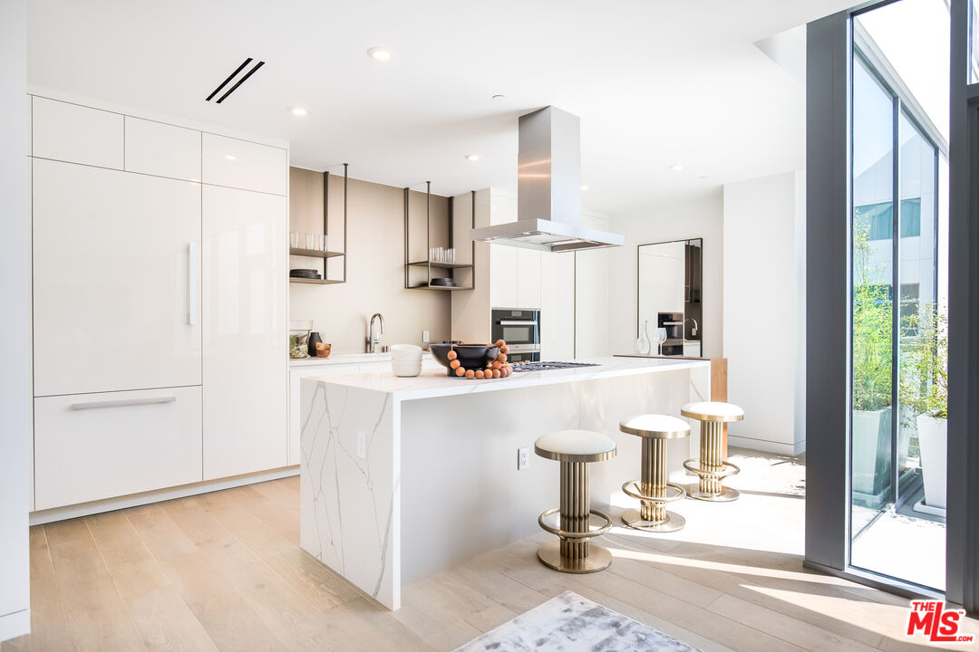 , 8600 Wilshire blvd, Beverly Hills, CA 90211 - 1