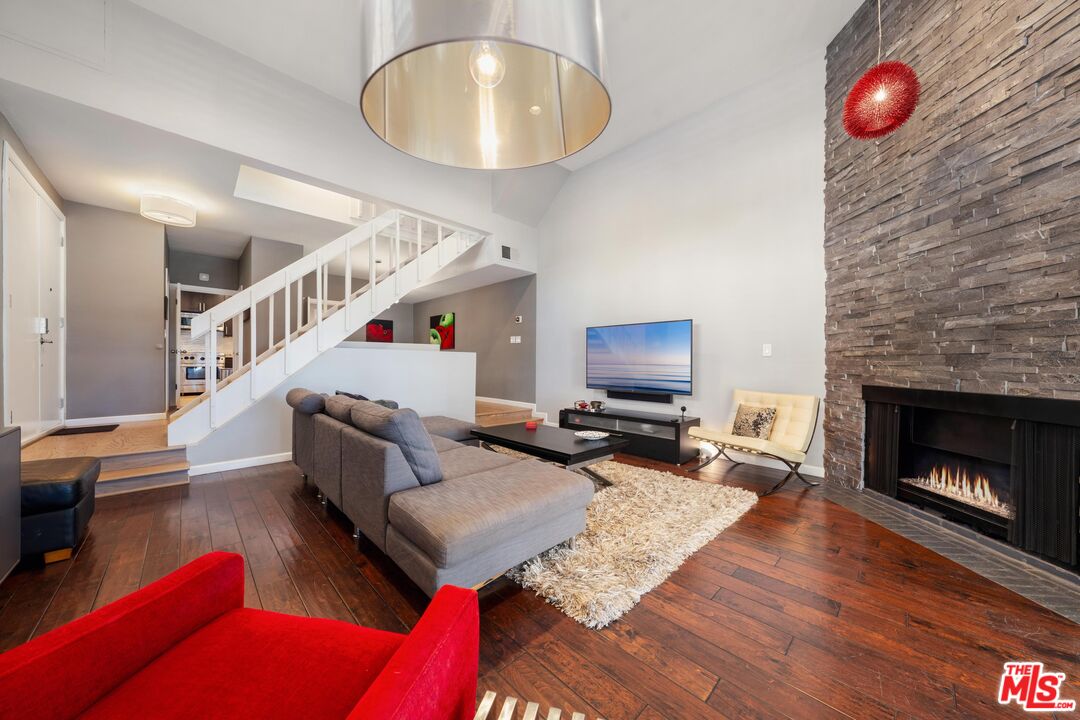 Condominium, 1013 16th st, Santa Monica, CA 90403 - 1