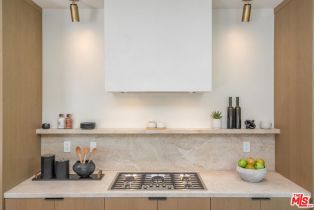 Single Family Residence, 9018 Dorrington ave, West Hollywood , CA 90048 - 4