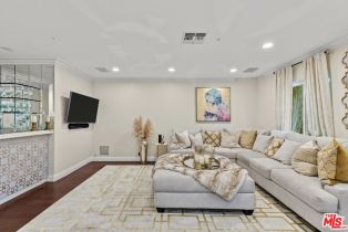 , 268 Palm dr, Beverly Hills, CA 90212 - 9