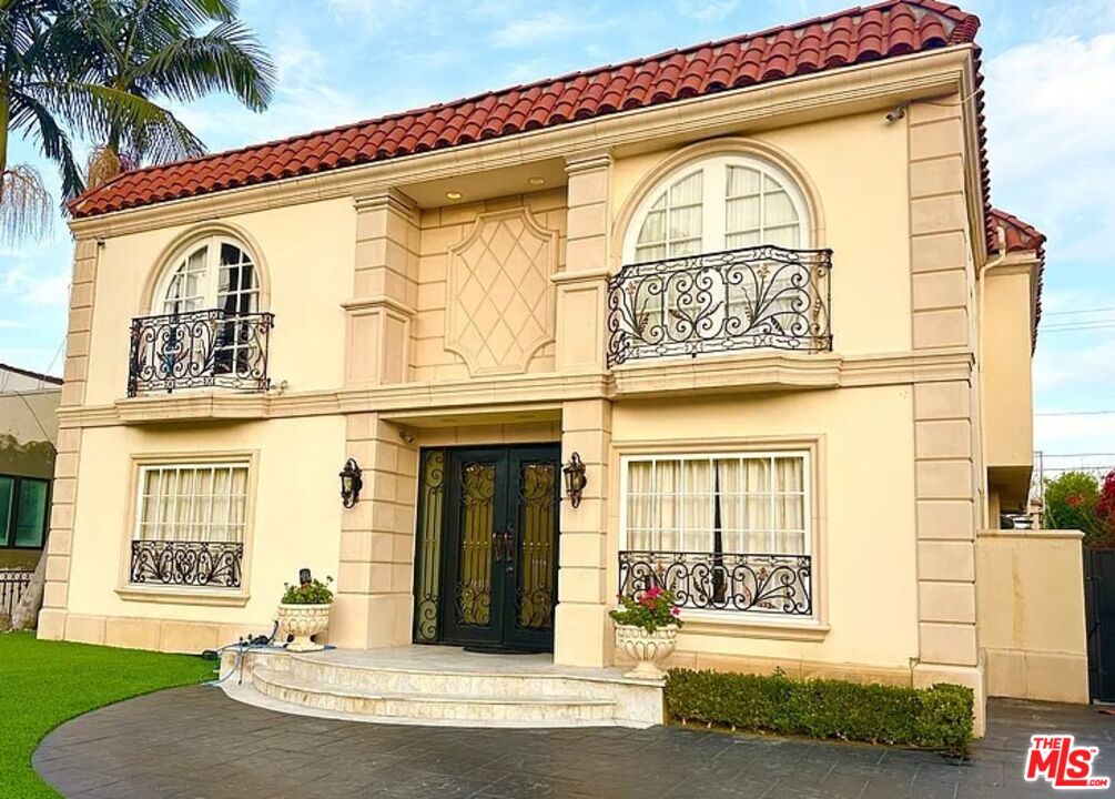 , 268 Palm dr, Beverly Hills, CA 90212 - 1