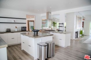 , 24125 Bessemer st, Woodland Hills, CA 91367 - 5