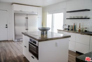 , 24125 Bessemer st, Woodland Hills, CA 91367 - 7