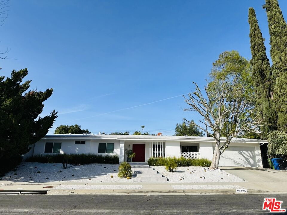 , 24125 Bessemer st, Woodland Hills, CA 91367 - 1