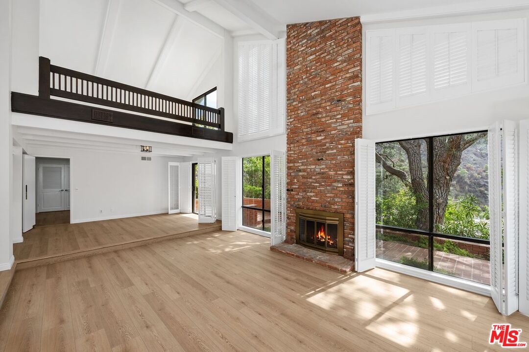 , 1317 Avenida De Cortez, Pacific Palisades, CA 90272 - 1