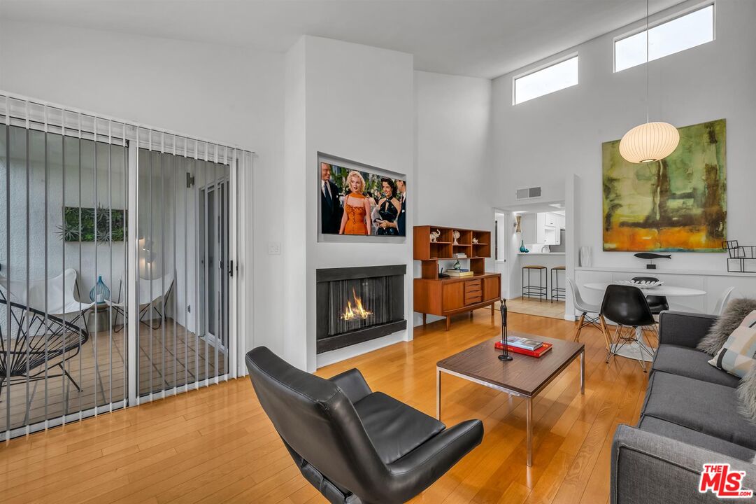 Condominium, 943 12th st, Santa Monica, CA 90403 - 1
