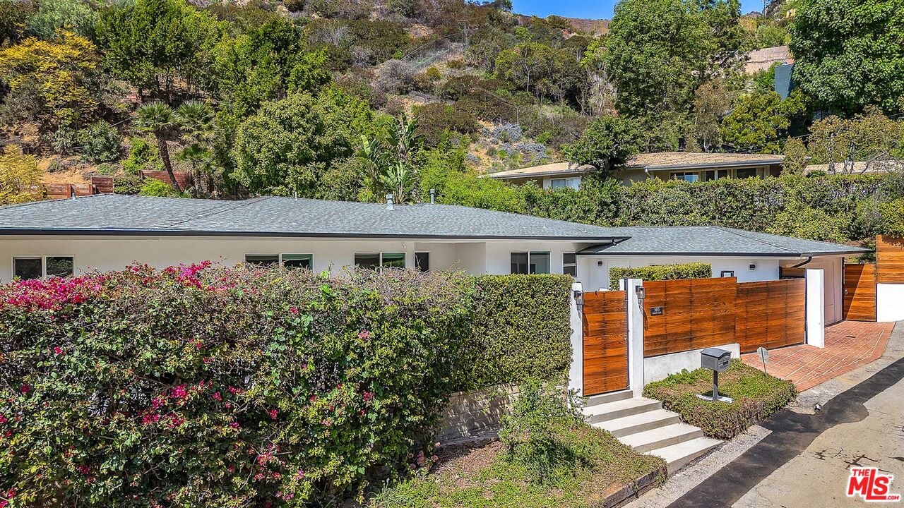 Single Family Residence, 9495 Gloaming dr, Beverly Hills, CA 90210 - 1