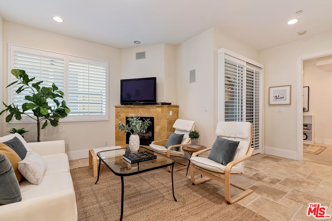 Condominium, 16123 SUNSET blvd, Pacific Palisades, CA 90272 - 1