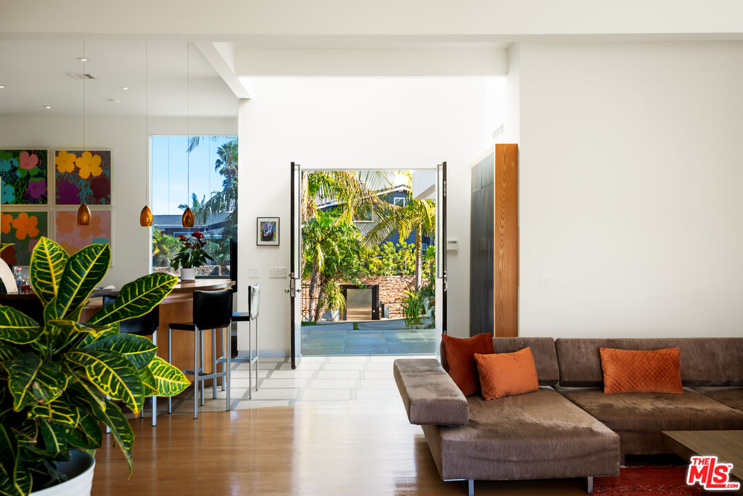 Single Family Residence, 817 ENCHANTED way, Pacific Palisades, CA 90272 - 1