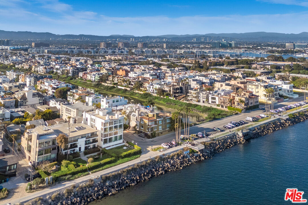 Condominium, 5515 Pacific ave, Marina Del Rey, CA 90292 - 1
