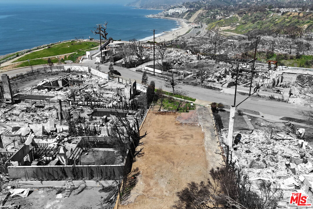 , 320 Mount Holyoke ave, Pacific Palisades, CA 90272 - 1