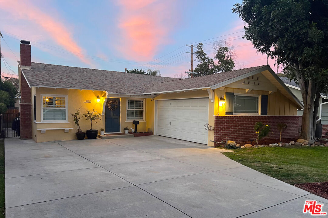Single Family Residence, 22021 De La Osa st, Woodland Hills, CA 91364 - 1