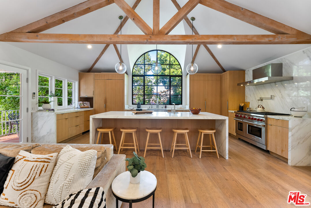 Single Family Residence, 3701 Longridge ave, Sherman Oaks, CA 91423 - 1