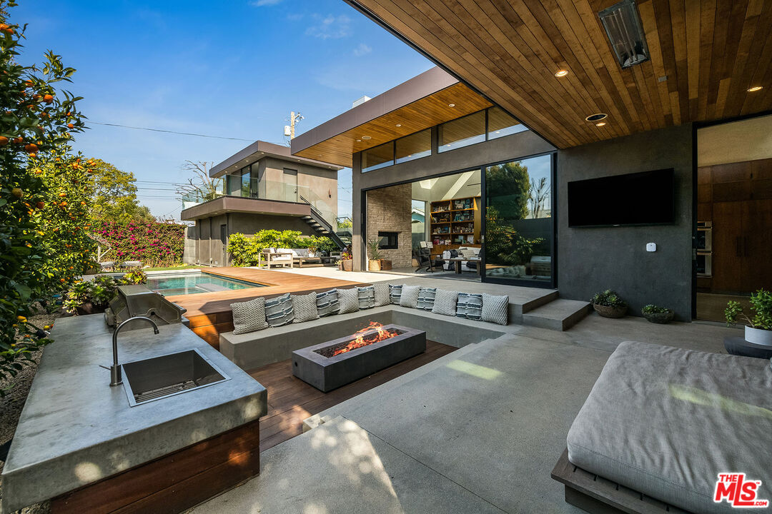 Single Family Residence, 1385 Palms blvd, Venice, CA 90291 - 1