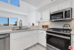 Condominium, 13200 Pacific promenade, Playa Vista, CA 90094 - 3