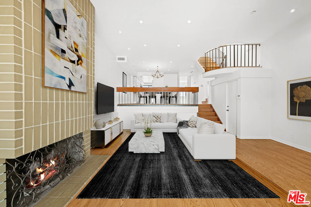 , 357 El Camino dr, Beverly Hills, CA 90212 - 1