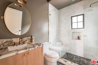 Single Family Residence, 2455 23rd st, Santa Monica, CA 90405 - 7