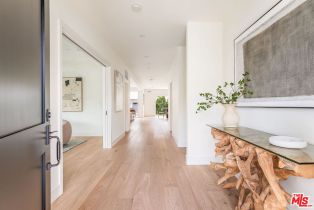 Single Family Residence, 2455 23rd st, Santa Monica, CA 90405 - 4