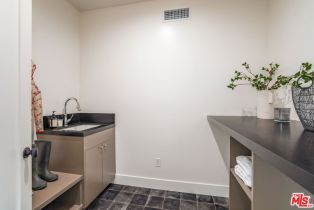 Single Family Residence, 2455 23rd st, Santa Monica, CA 90405 - 40