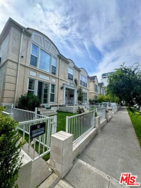 , 137 Crescent dr, Beverly Hills, CA 90212 - 1