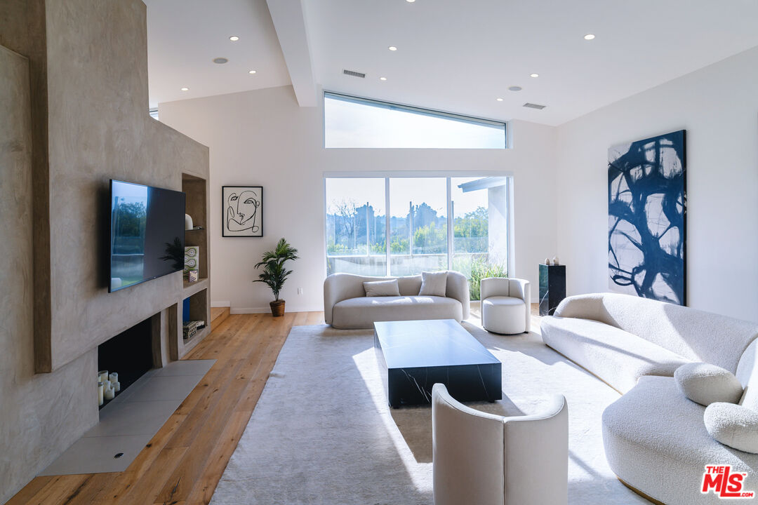 Single Family Residence, 3423 Scadlock ln, Sherman Oaks, CA 91403 - 1