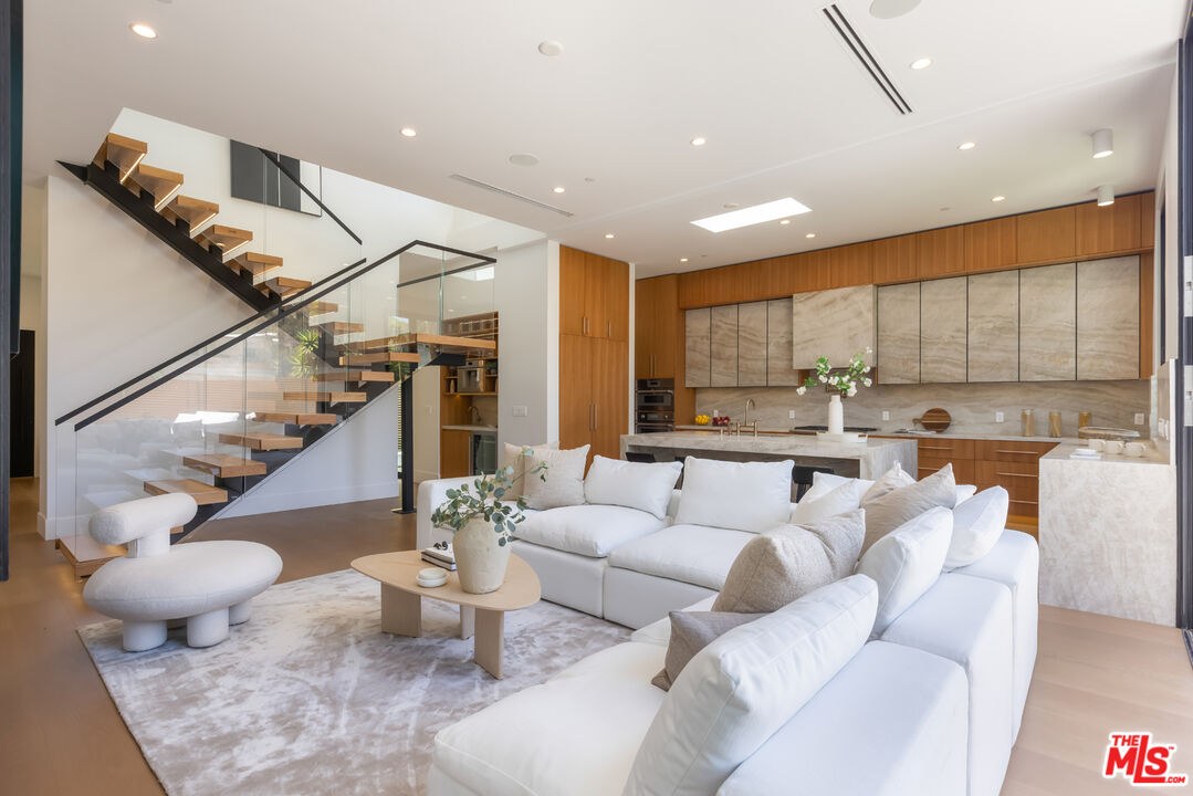 Single Family Residence, 4458 Jasmine ave, Culver City, CA 90232 - 1