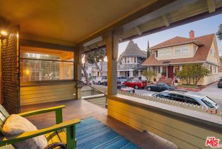 Single Family Residence, 160 Wadsworth ave, Santa Monica, CA 90405 - 3